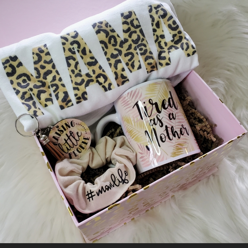 Mom Gift Box Personalized Custom Set Mama Shirt Keychain Mug Glass Mother's Day